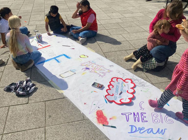 The Big Draw in winkelcentrum Oostburgwal