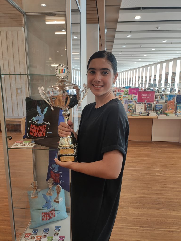 De Arnhemse Voorleeswedstrijd krijgt een eigen vitrinekast in Rozet