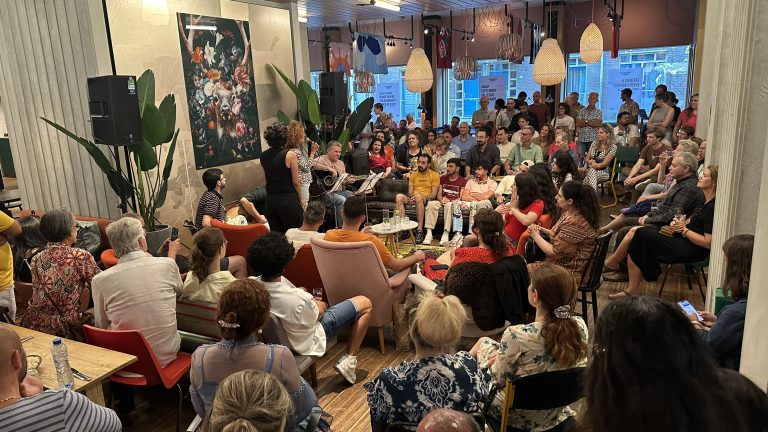 Nieuw in Rozet: maandelijks Connection Café