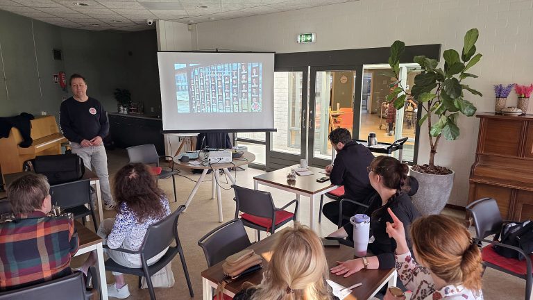 Geslaagde PubQuiz over democratie